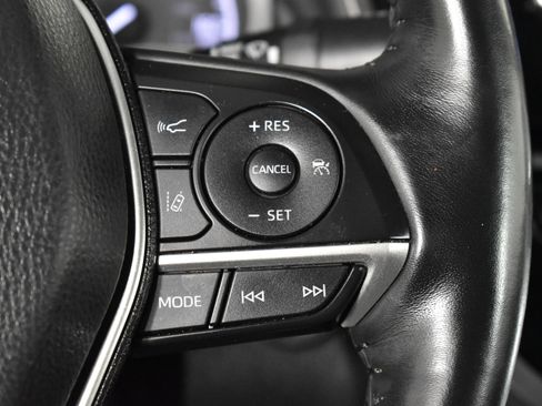 Used 2022 Toyota Camry XLE image 21