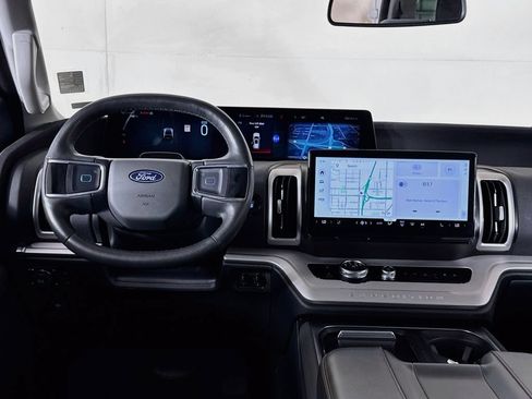 Used 2025 Ford Expedition Active AWD/4WD image 12