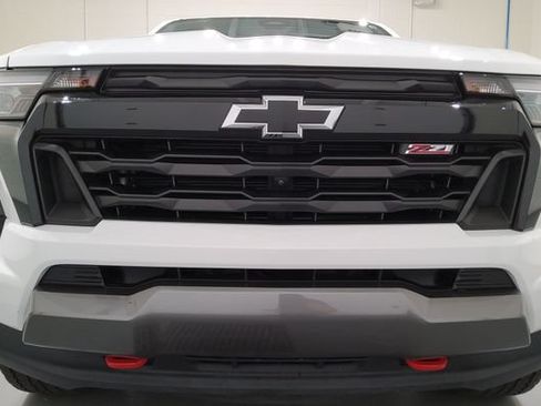 Used 2024 Chevrolet Colorado Z71 w/ Z71 Convenience Package 2 AWD/4WD image 3