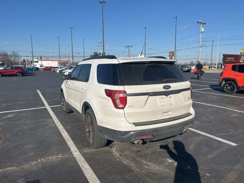 Used 2018 Ford Explorer XLT w/ Equipment Group 202A image 7