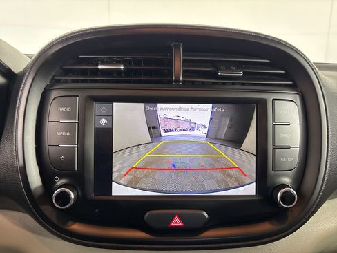 Used 2025 Kia Soul LX FWD image 15