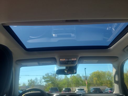 Certified 2022 Toyota 4Runner SR5 Premium w/ Moonroof Package AWD/4WD image 19