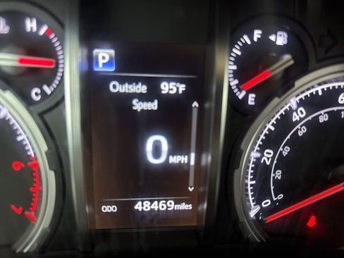 Used 2021 Toyota 4Runner TRD Off-Road Premium w/ Moonroof Package AWD/4WD image 16
