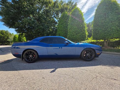Used 2010 Dodge Challenger R/T RWD image 6