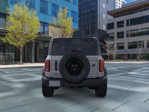 New 2026 Ford Bronco Outer Banks w/ Black Appearance Package AWD/4WD image 5