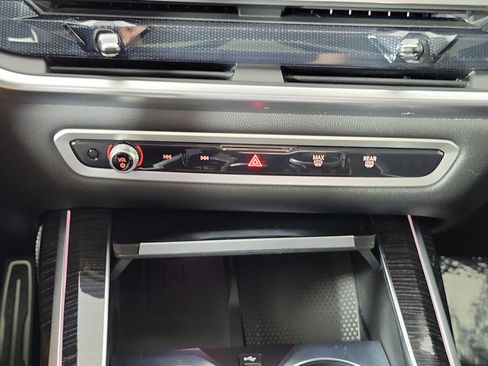 Certified 2025 BMW X7 xDrive40i w/ M Sport Package AWD/4WD image 21