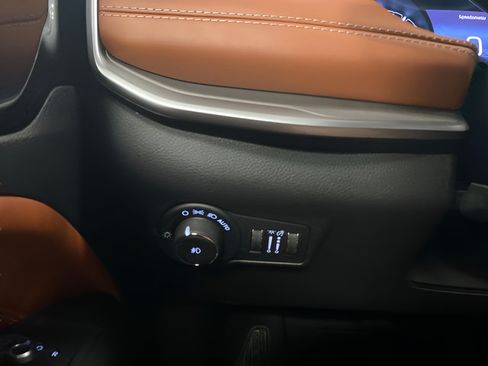 Used 2025 Jeep Compass Limited AWD/4WD image 16