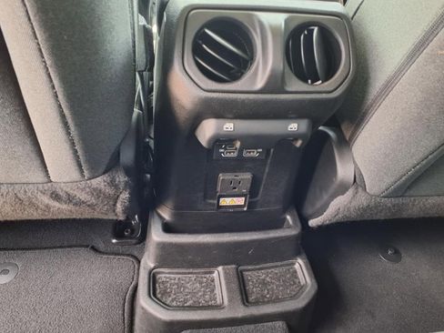 Used 2024 Jeep Wrangler Unlimited Sahara image 7