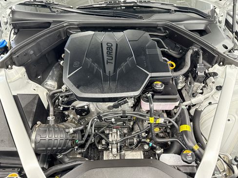 Used 2025 Genesis G70 2.5T RWD image 35