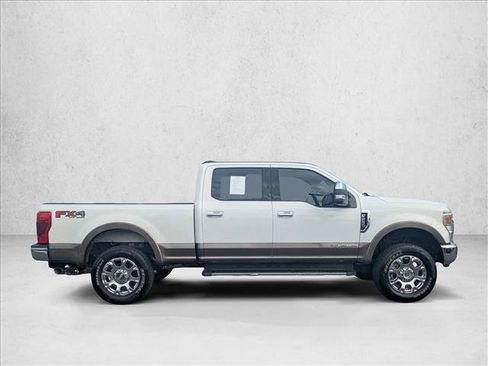 Used 2022 Ford F250 Lariat w/ Chrome Package image 4