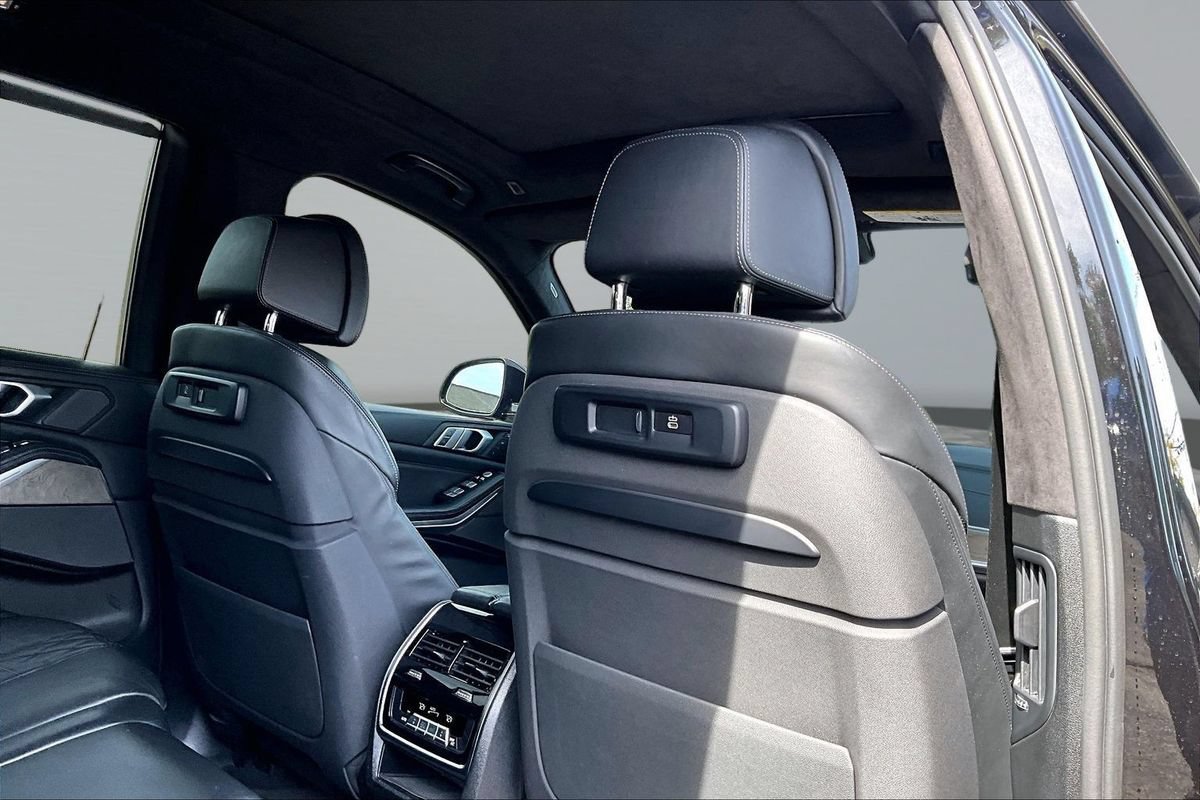 Used 2019 BMW X7 xDrive50i w/ M Sport Package AWD/4WD image 16