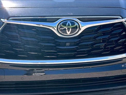 Used 2022 Toyota Highlander Limited AWD/4WD image 30
