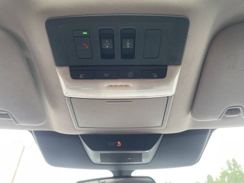 Used 2022 Nissan Pathfinder SV w/ SV Premium Package FWD image 28