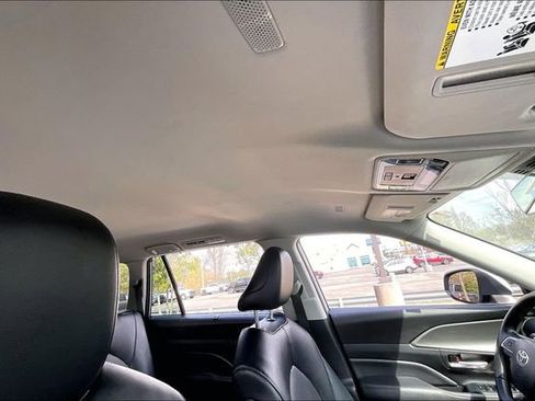 Used 2025 Toyota Grand Highlander AWD image 22
