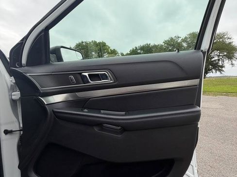 Used 2018 Ford Explorer XLT FWD image 14
