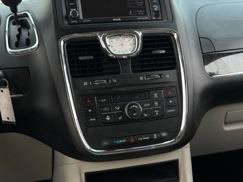 Used 2015 Chrysler Town & Country Limited FWD image 24