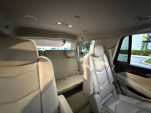 Used 2016 Cadillac Escalade Premium image 9