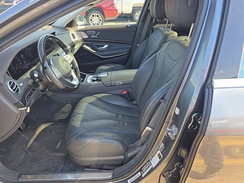 Used 2020 Mercedes-Benz S 560 Sedan image 4
