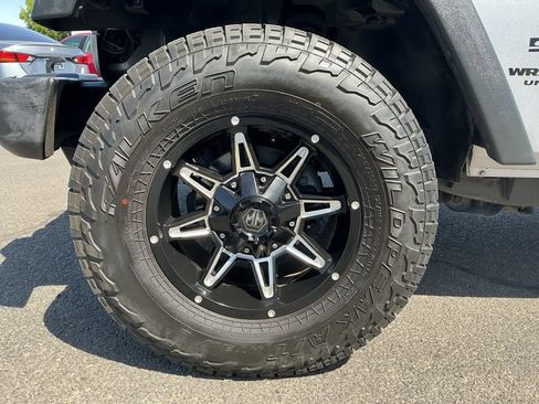 Used 2017 Jeep Wrangler Unlimited Sport w/ Connectivity Group AWD/4WD image 2