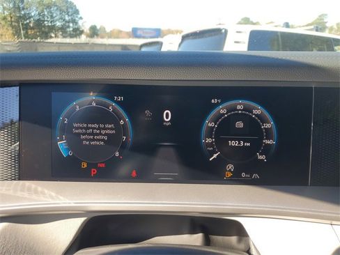 New 2025 Volkswagen Tiguan SE image 24