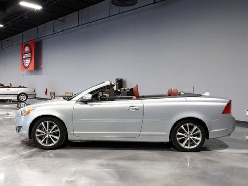 Used 2013 Volvo C70 T5 FWD image 4