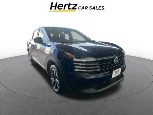 Used 2025 Nissan Kicks SV image 1