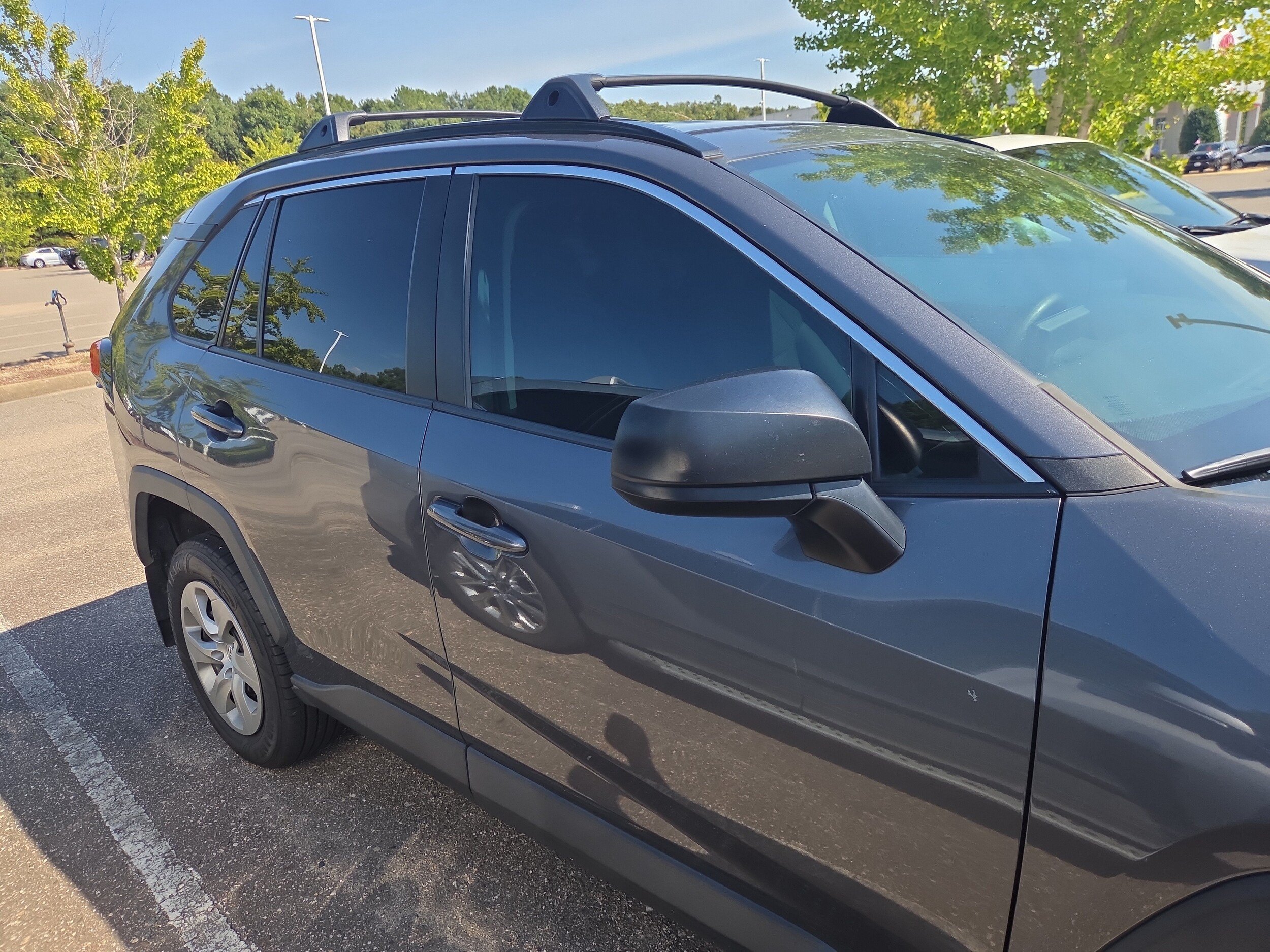 Used 2021 Toyota RAV4 LE AWD/4WD image 2