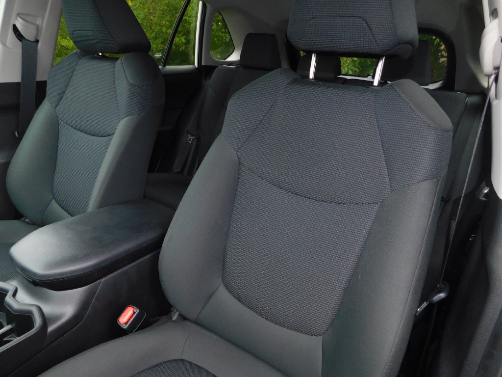 Used 2024 Toyota RAV4 LE AWD/4WD image 14