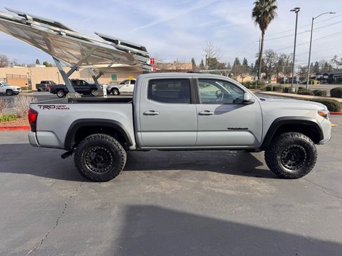 Used 2019 Toyota Tacoma Limited image 7