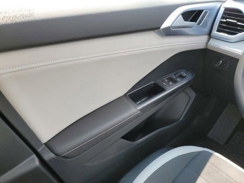 New 2025 Volkswagen Taos SE image 29