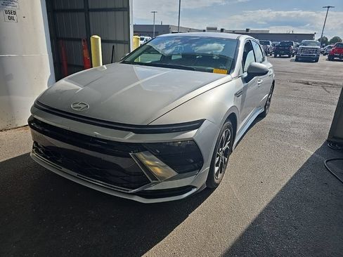 Used 2025 Hyundai Sonata SEL FWD image 2