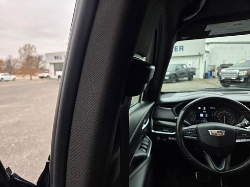 Used 2020 Cadillac XT4 Sport w/ Technology Package image 32