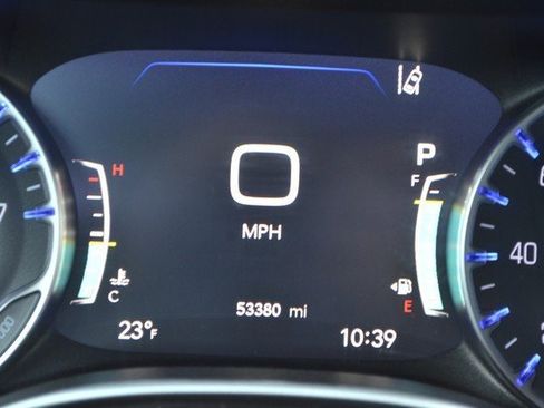 Used 2024 Chrysler Pacifica Touring-L image 23