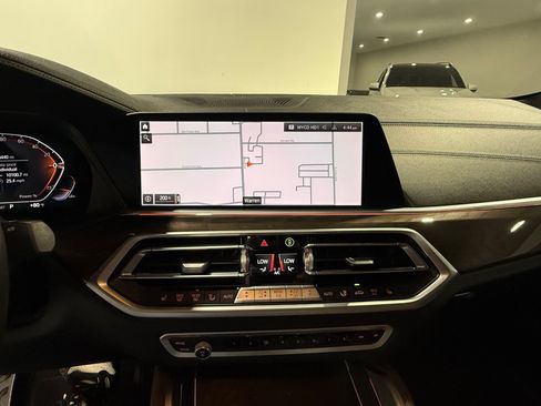 Used 2022 BMW X6 xDrive40i AWD/4WD image 34