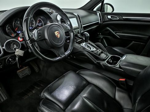 Used 2014 Porsche Cayenne Platinum Edition image 18