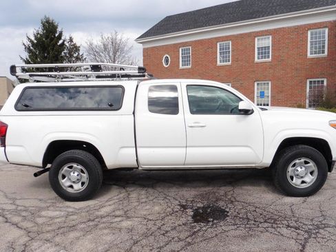 Used 2022 Toyota Tacoma SR image 25
