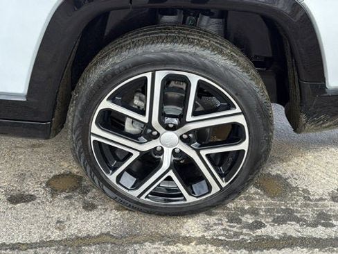 Used 2024 Jeep Compass Limited w/ Elite Group AWD/4WD image 11