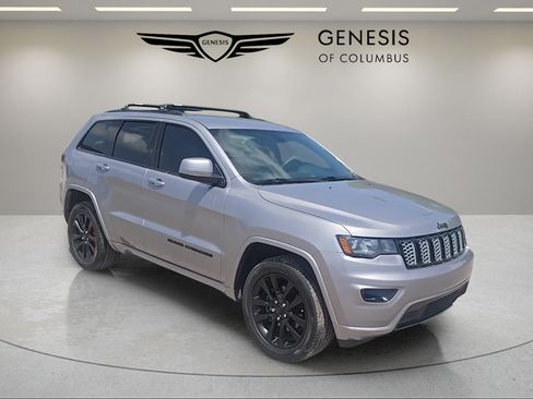 Used 2018 Jeep Grand Cherokee Altitude AWD/4WD image 7