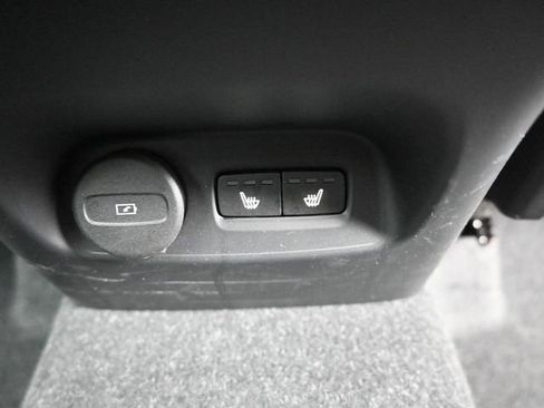 Used 2023 Volvo XC40 B5 Plus w/ Driver Assist Package image 33