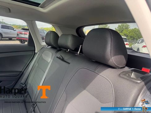 Used 2025 Volkswagen Taos SE AWD/4WD image 9