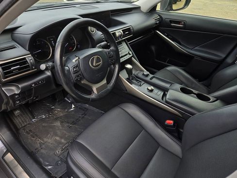Used 2018 Lexus IS 300 w/ Accessory Package image 9