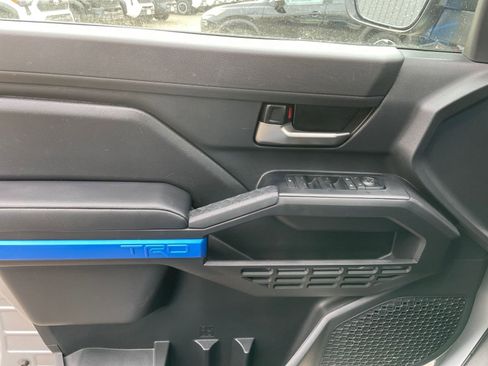 Used 2025 Toyota Tacoma TRD Off-Road image 18