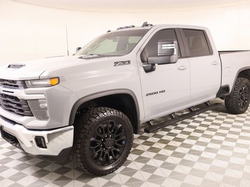 Used 2024 Chevrolet Silverado 2500 LT w/ Convenience Package AWD/4WD image 10