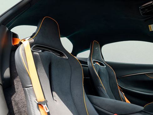 New 2025 McLaren Artura RWD image 45