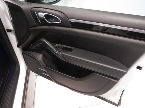 Used 2014 Porsche Cayenne AWD/4WD image 28