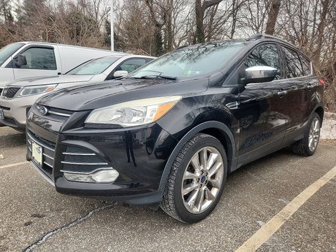 Used 2016 Ford Escape SE w/ SE Chrome Package image 2