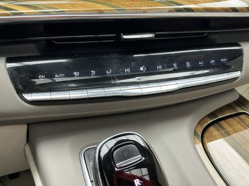 Used 2023 Cadillac Escalade Premium Luxury Platinum image 13