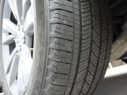 Used 2022 Ford Explorer XLT w/ Equipment Group 202A image 59