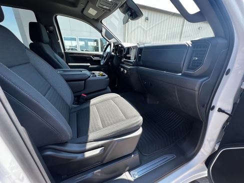 Used 2024 GMC Sierra 1500 SLE image 28