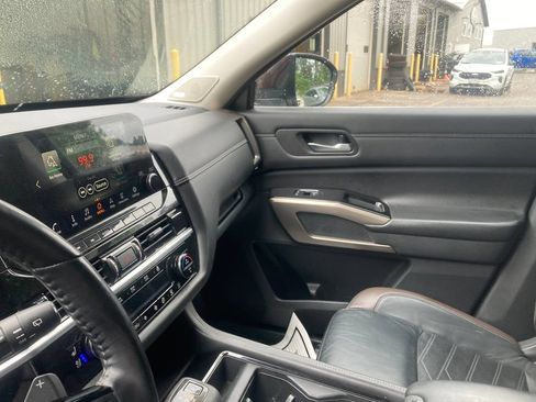 Used 2022 Nissan Pathfinder Platinum w/ Cargo Package AWD/4WD image 15